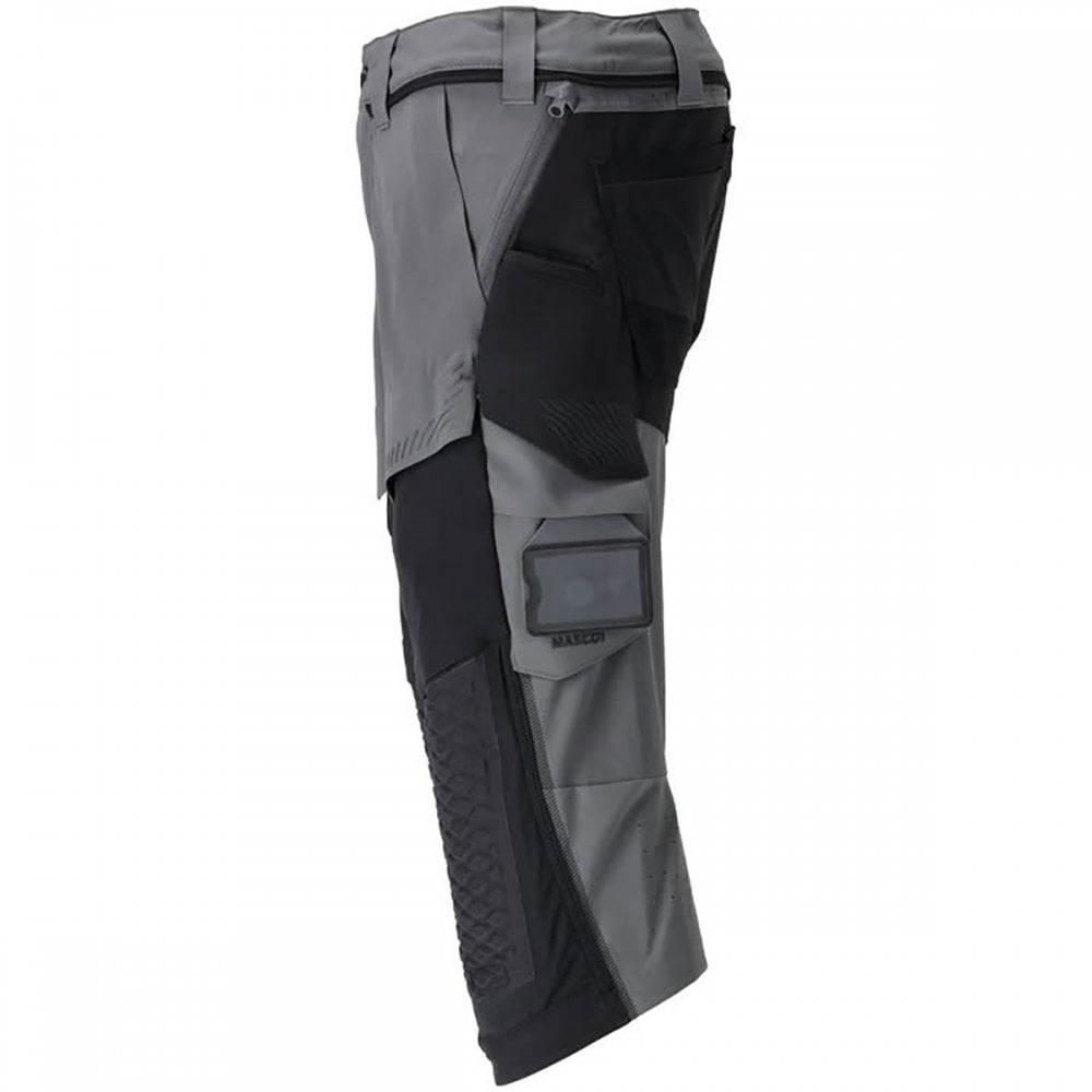 22249 Customized ¾ Length Trousers with kneepad pockets